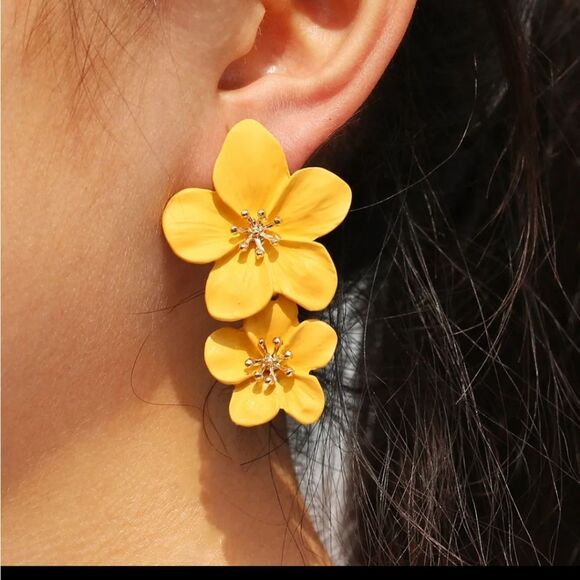 Five Petal Flower Stud Costume Earrings - Picture 5 of 5